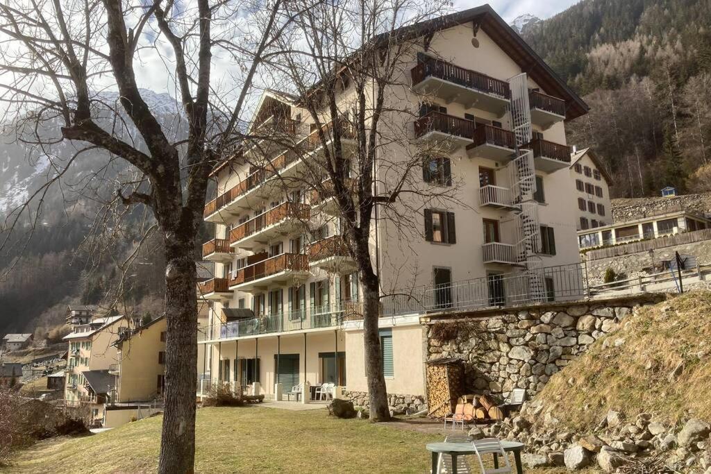 Bel Appartement 2.5 Pieces Avec Balcon, Magnifique Vue Sur Le Glacier Des Grands Finhaut Exteriör bild